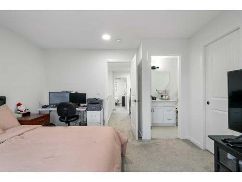 205 Walcrest Boulevard Se, Calgary, AB - Indoor Photo Showing Bedroom