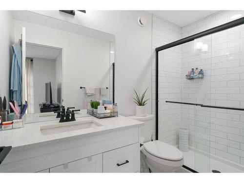 205 Walcrest Boulevard Se, Calgary, AB - Indoor Photo Showing Bathroom