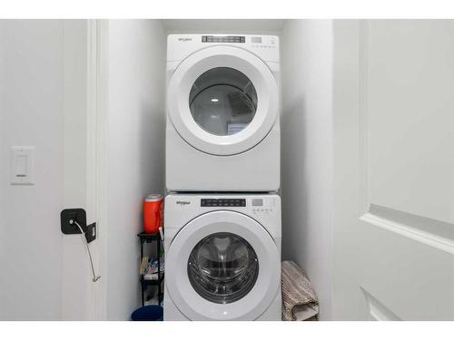 205 Walcrest Boulevard Se, Calgary, AB - Indoor Photo Showing Laundry Room