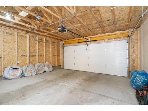 205 Walcrest Boulevard Se, Calgary, AB - Indoor Photo Showing Garage