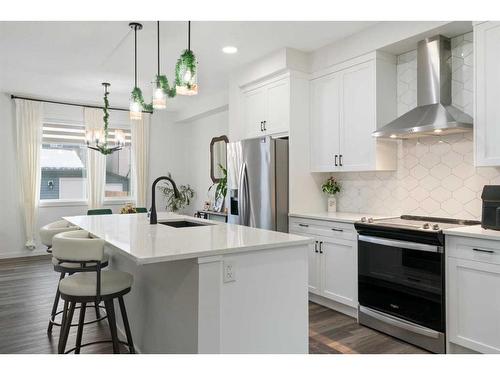 205 Walcrest Boulevard Se, Calgary, AB - Indoor Photo Showing Kitchen With Upgraded Kitchen