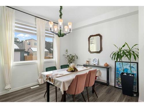 205 Walcrest Boulevard Se, Calgary, AB - Indoor Photo Showing Dining Room