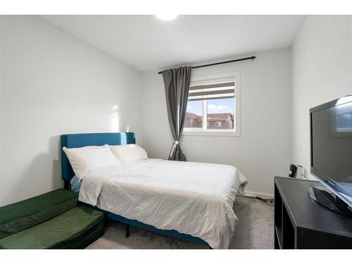 205 Walcrest Boulevard Se, Calgary, AB - Indoor Photo Showing Bedroom