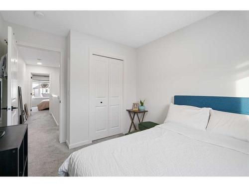 205 Walcrest Boulevard Se, Calgary, AB - Indoor Photo Showing Bedroom