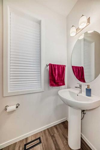 2007 Windbury Crescent Sw, Airdrie, AB - Indoor Photo Showing Bathroom