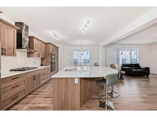 2007 Windbury Crescent Sw, Airdrie, AB - Indoor Photo Showing Kitchen With Upgraded Kitchen