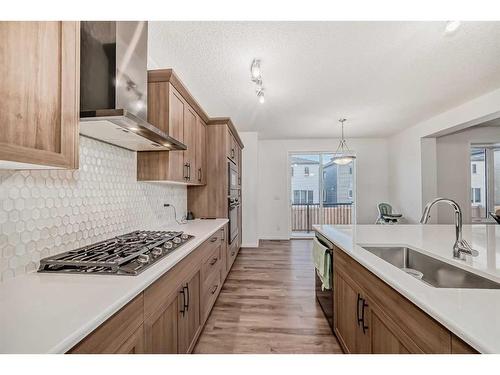 2007 Windbury Crescent Sw, Airdrie, AB - Indoor Photo Showing Kitchen With Upgraded Kitchen