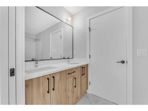 19 Sandpiper Bend, Chestermere, AB - Indoor Photo Showing Bathroom