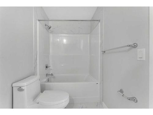 19 Sandpiper Bend, Chestermere, AB - Indoor Photo Showing Bathroom