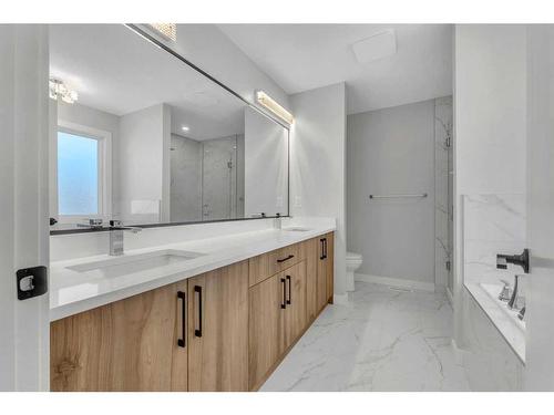 19 Sandpiper Bend, Chestermere, AB - Indoor Photo Showing Bathroom