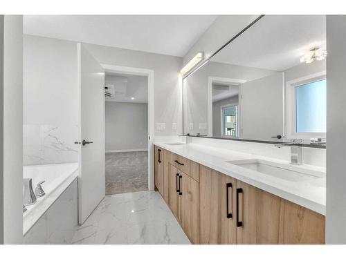 19 Sandpiper Bend, Chestermere, AB - Indoor Photo Showing Bathroom