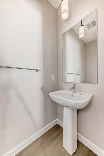 31 Homestead Passage Ne, Calgary, AB - Indoor Photo Showing Bathroom