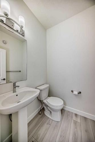 67 Belgian Crescent, Cochrane, AB - Indoor Photo Showing Bathroom