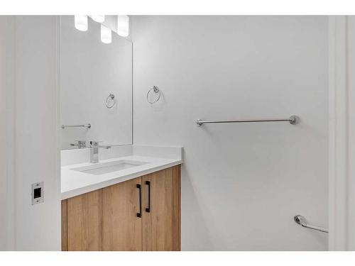 239 Kinniburgh Loop, Chestermere, AB - Indoor Photo Showing Bathroom