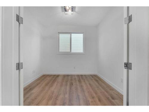 239 Kinniburgh Loop, Chestermere, AB - Indoor Photo Showing Other Room