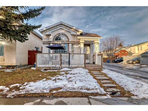 250 Costa Mesa Close Ne, Calgary, AB - Outdoor