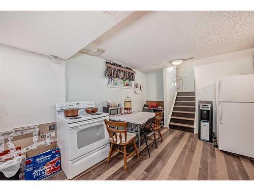 250 Costa Mesa Close Ne, Calgary, AB - Indoor Photo Showing Kitchen