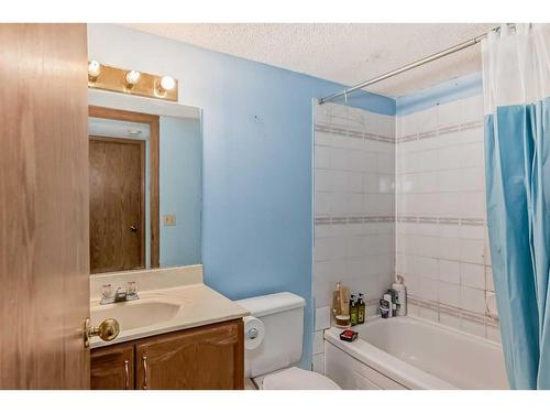 250 Costa Mesa Close Ne, Calgary, AB - Indoor Photo Showing Bathroom