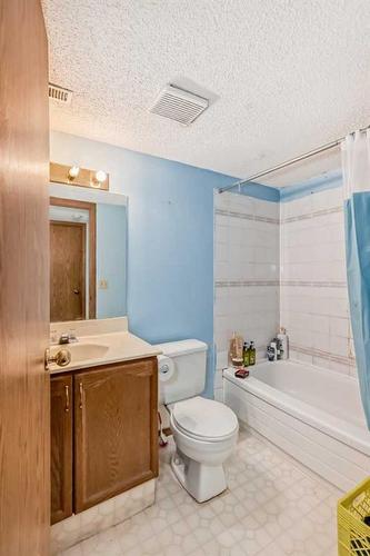 250 Costa Mesa Close Ne, Calgary, AB - Indoor Photo Showing Bathroom