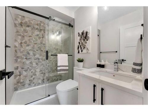 42 Canova Road Sw, Calgary, AB - Indoor Photo Showing Bathroom