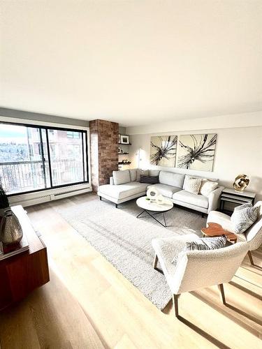 1106-225 25 Avenue Sw, Calgary, AB - Indoor Photo Showing Living Room