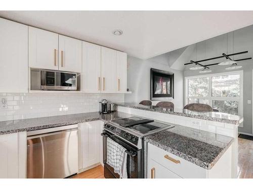 747 5A Street Nw, Calgary, AB - Indoor Photo Showing Kitchen With Upgraded Kitchen