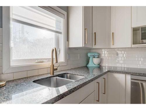 747 5A Street Nw, Calgary, AB - Indoor Photo Showing Kitchen With Double Sink