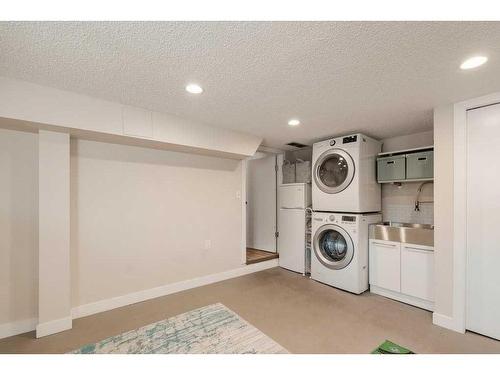 747 5A Street Nw, Calgary, AB - Indoor Photo Showing Laundry Room