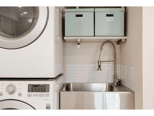 747 5A Street Nw, Calgary, AB - Indoor Photo Showing Laundry Room