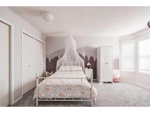 747 5A Street Nw, Calgary, AB - Indoor Photo Showing Bedroom