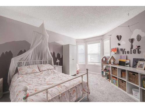 747 5A Street Nw, Calgary, AB - Indoor Photo Showing Bedroom