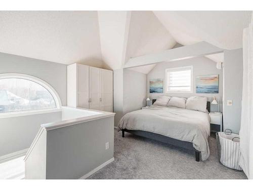 747 5A Street Nw, Calgary, AB - Indoor Photo Showing Bedroom