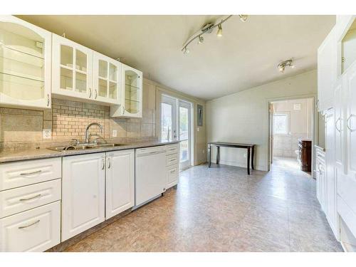 204 8 Avenue, Gleichen, AB - Indoor Photo Showing Kitchen With Double Sink