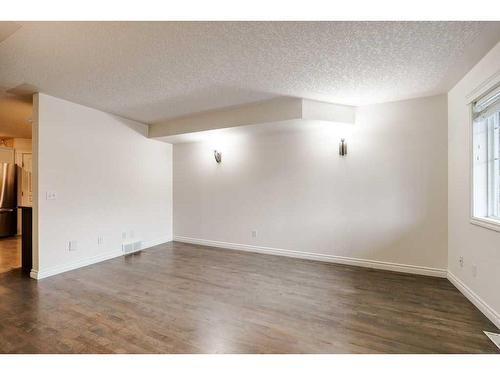 2-433 13 Avenue Ne, Calgary, AB - Indoor Photo Showing Other Room