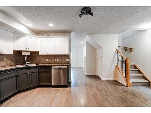 2-433 13 Avenue Ne, Calgary, AB - Indoor Photo Showing Kitchen