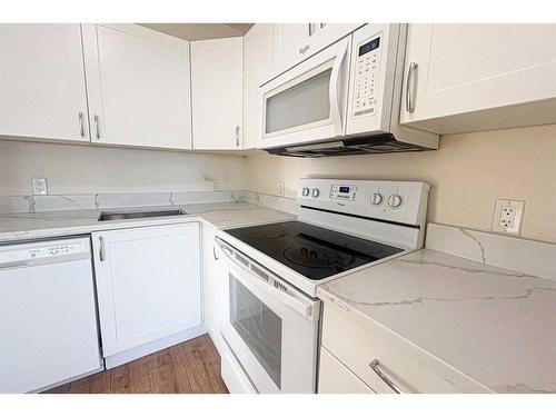 306-10 Brentwood Common Nw, Calgary, AB - Indoor Photo Showing Kitchen