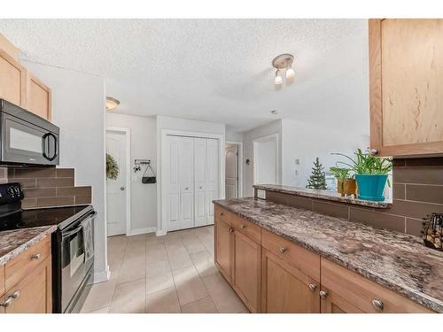 412-930 18 Avenue Sw, Calgary, AB - Indoor Photo Showing Kitchen