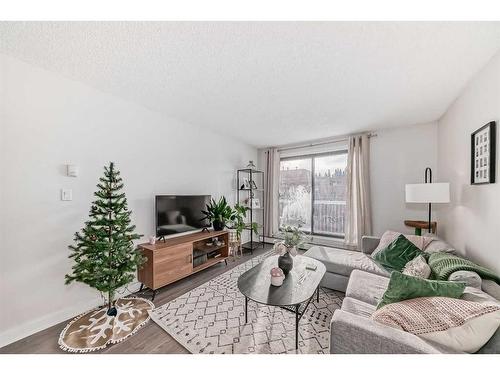 412-930 18 Avenue Sw, Calgary, AB - Indoor Photo Showing Living Room