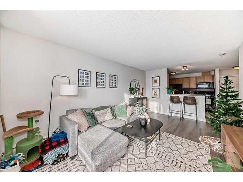 412-930 18 Avenue Sw, Calgary, AB - Indoor Photo Showing Living Room