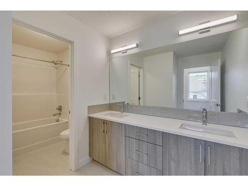 2070 Fowler Road Sw, Airdrie, AB - Indoor Photo Showing Bathroom