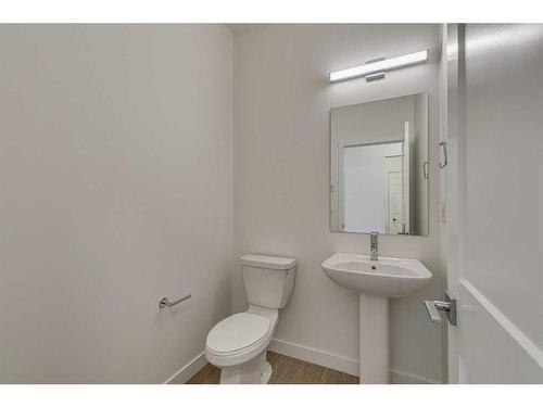 2070 Fowler Road Sw, Airdrie, AB - Indoor Photo Showing Bathroom