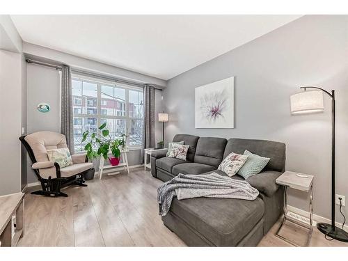 18 Legacy Boulevard Se, Calgary, AB - Indoor Photo Showing Living Room