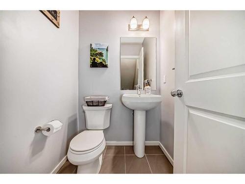 18 Legacy Boulevard Se, Calgary, AB - Indoor Photo Showing Bathroom