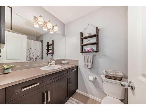 18 Legacy Boulevard Se, Calgary, AB - Indoor Photo Showing Bathroom