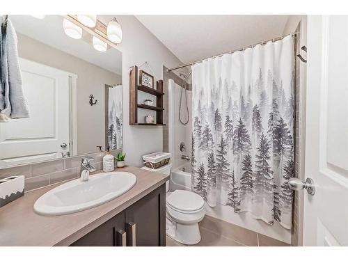 18 Legacy Boulevard Se, Calgary, AB - Indoor Photo Showing Bathroom