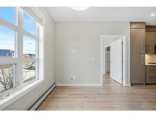 213-383 Smith Street Nw, Calgary, AB - Indoor Photo Showing Other Room