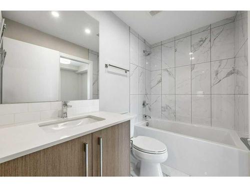 213-383 Smith Street Nw, Calgary, AB - Indoor Photo Showing Bathroom