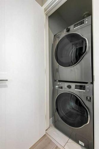 213-383 Smith Street Nw, Calgary, AB - Indoor Photo Showing Laundry Room