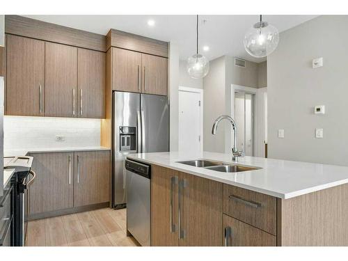 213-383 Smith Street Nw, Calgary, AB - Indoor Photo Showing Kitchen With Stainless Steel Kitchen With Double Sink With Upgraded Kitchen