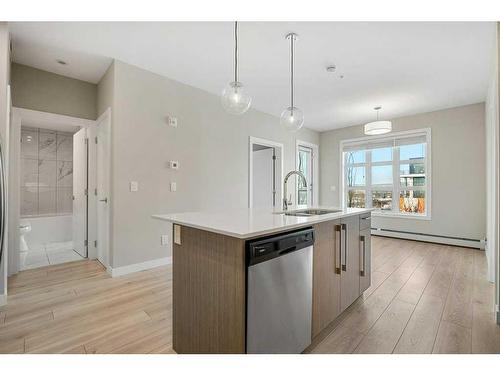 213-383 Smith Street Nw, Calgary, AB - Indoor Photo Showing Kitchen With Upgraded Kitchen